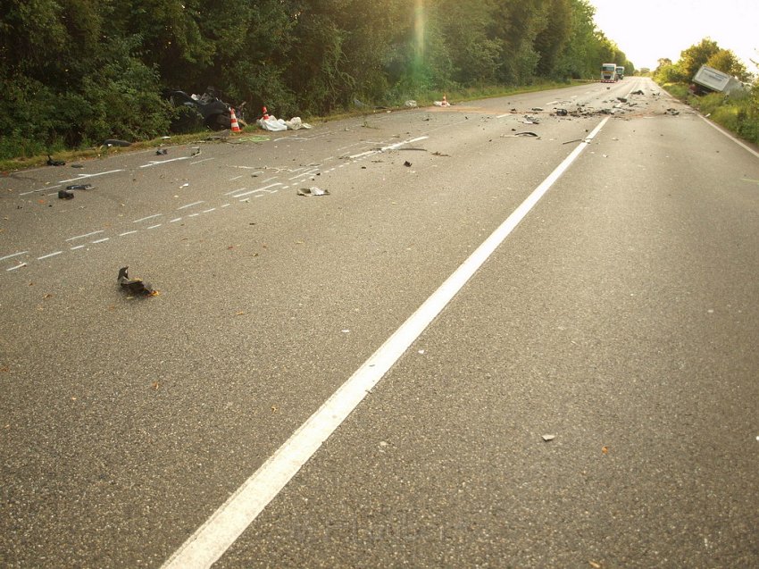 Schwerer VU Koeln Immendorf Kerkraderstr P309.JPG